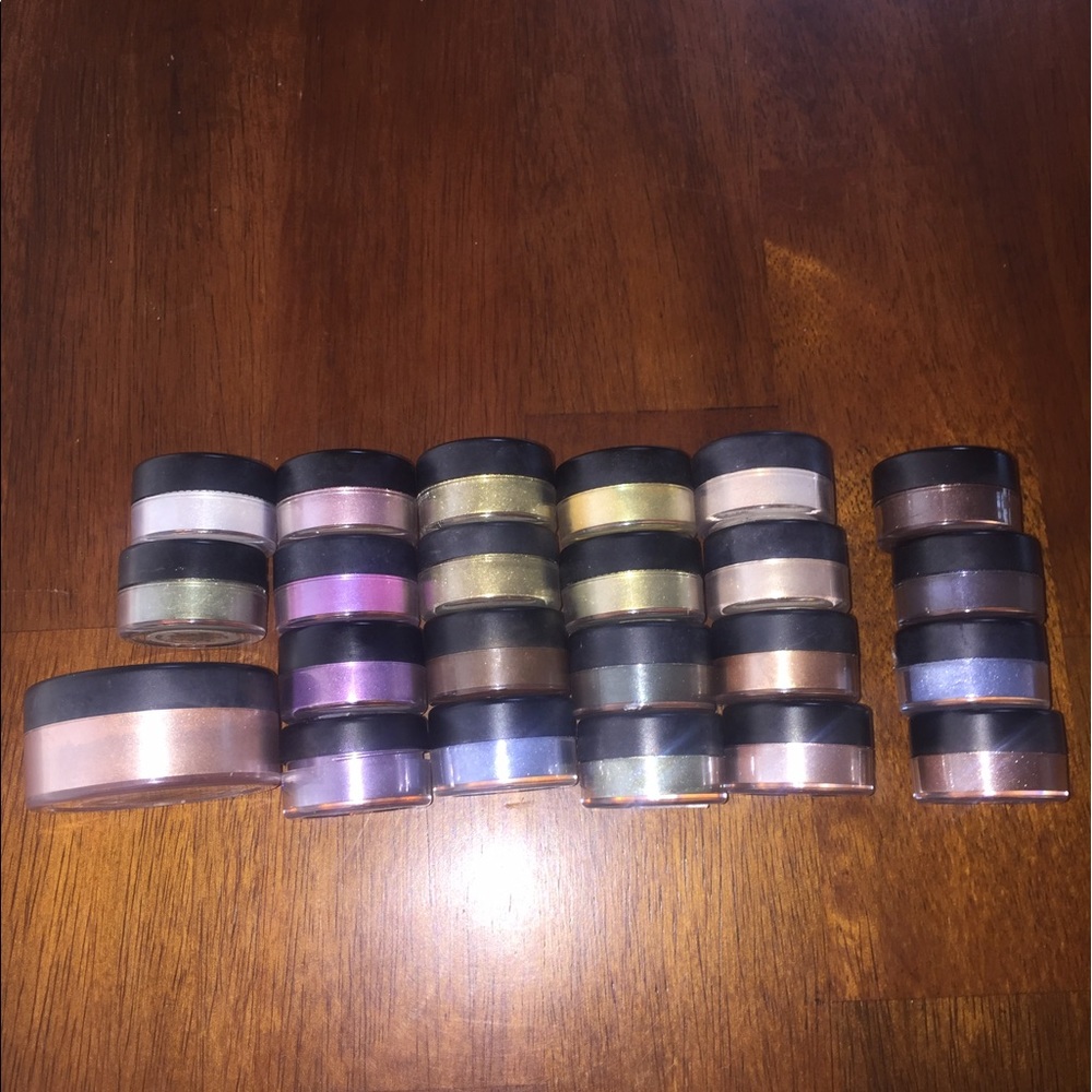 Mica Bella loose powder eye shadow
