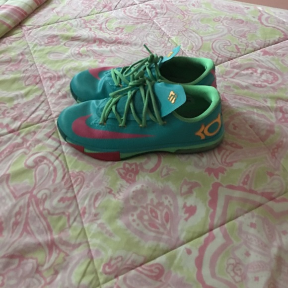 kd sneakers - Picture 1 of 1