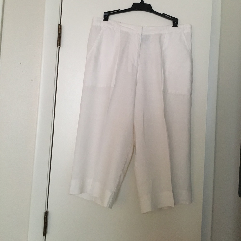 100% Linen Capri's. Very Nice