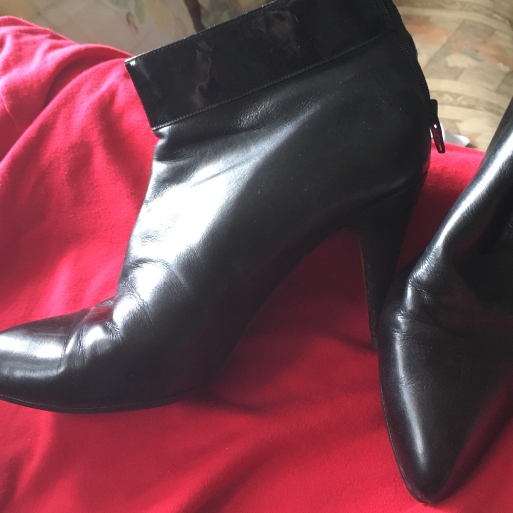 New listing.. Black booties