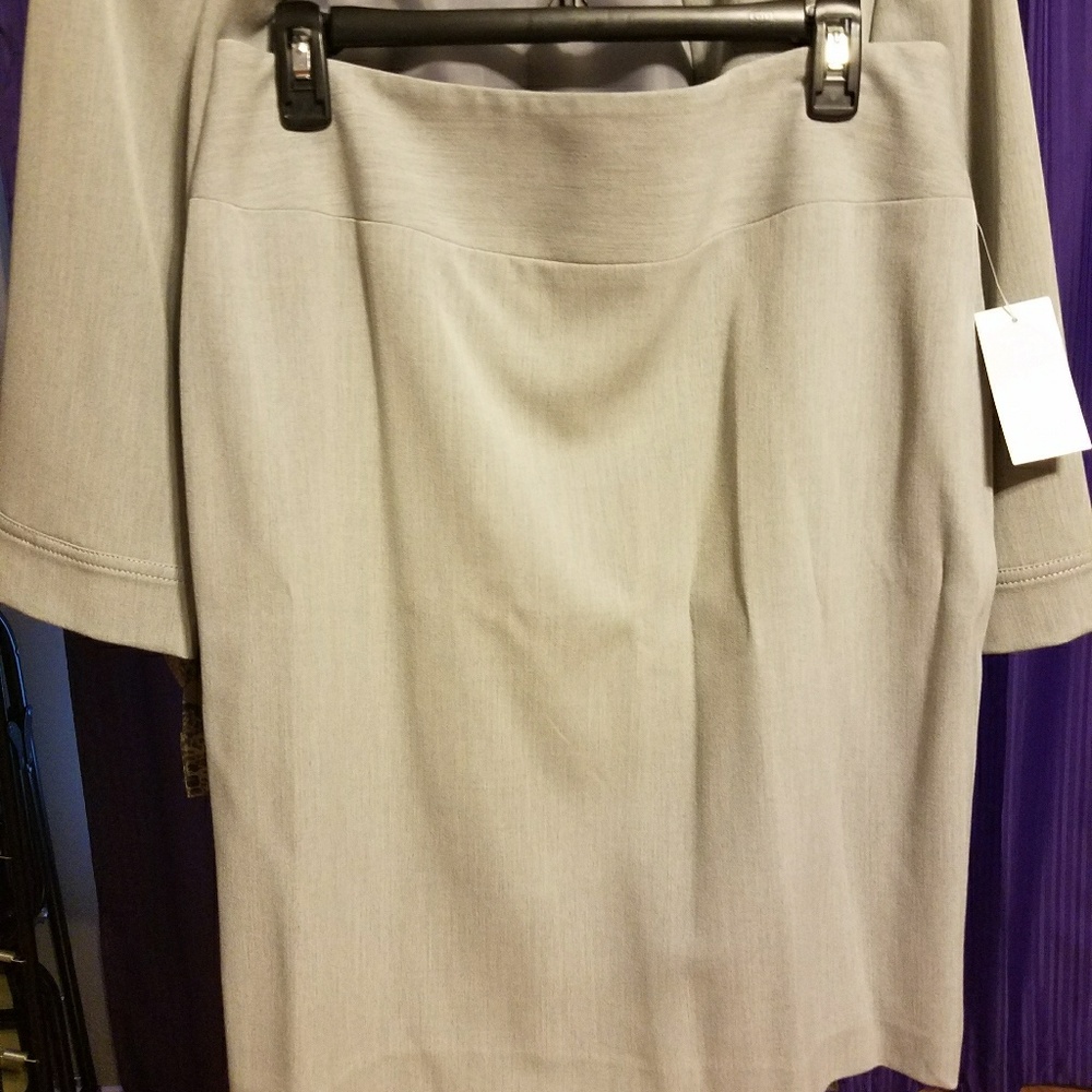 Suit - Picture 2 of 4