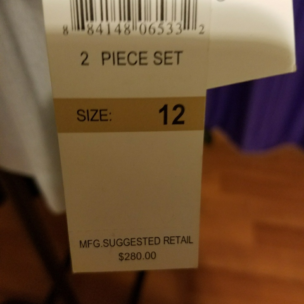 Suit - Picture 4 of 4