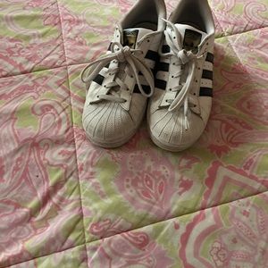 Adidas superstars