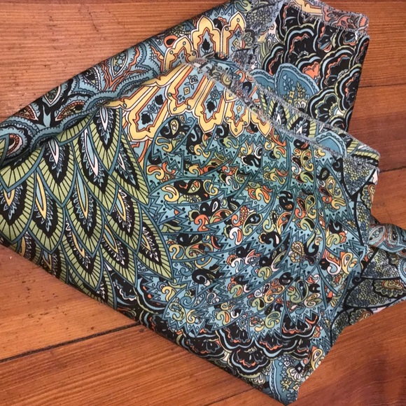 Silky smooth scarf - Picture 2 of 3