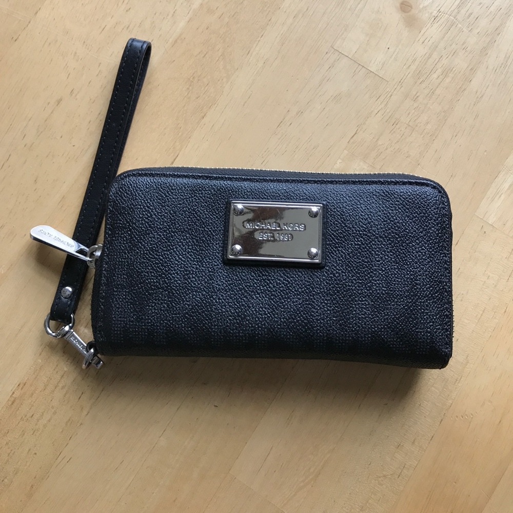 Michael Kors wristlet