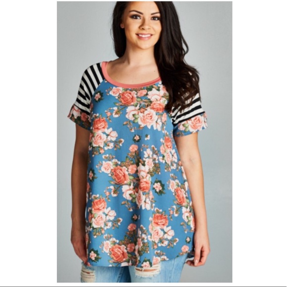 LAST ONE! (Plus) Blue floral top - Picture 3 of 4