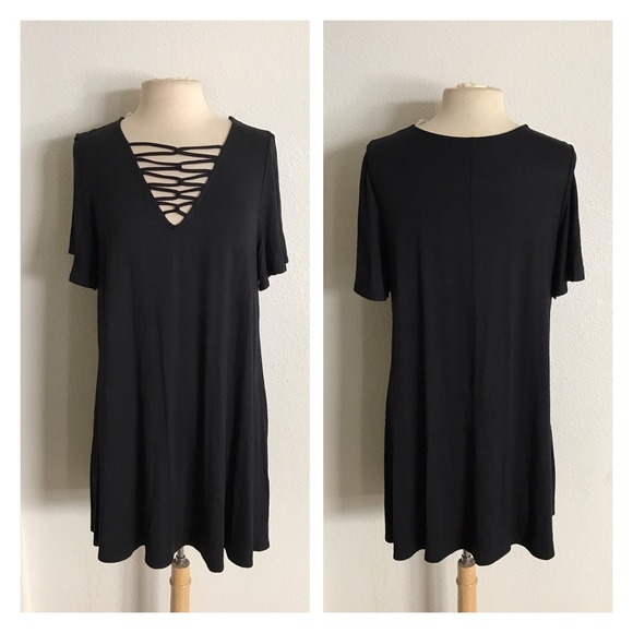 Tops - LAST ONE! (Plus) Black xcross tunic