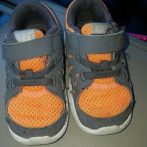Nikes tennis shoes for little boys