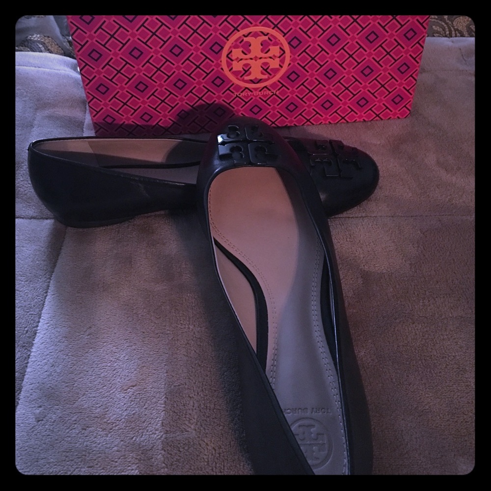SOLD NWOT Tory Burch Leather Flats