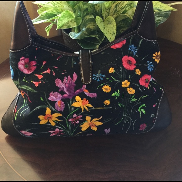 SOLD Gucci floral hobo unique and rare. - Picture 6 of 8