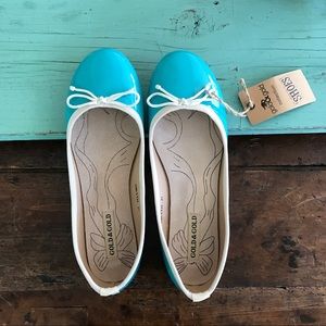 Never Worn Turquoise Italian Patent Flats