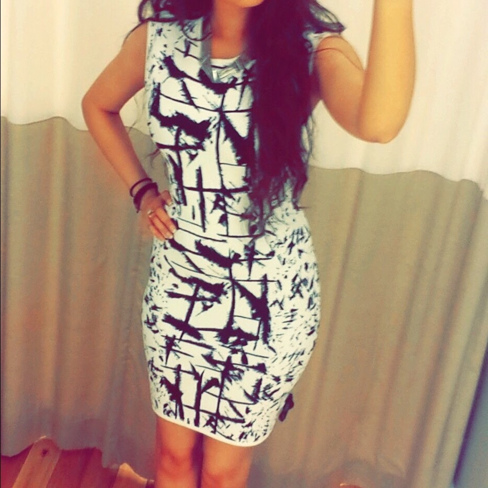 BCBG Dress | Fits like Herve Ledger