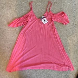 Open shoulder tee