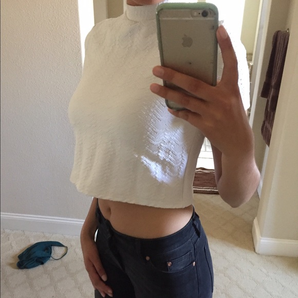 White textured crop top - Picture 2 of 2