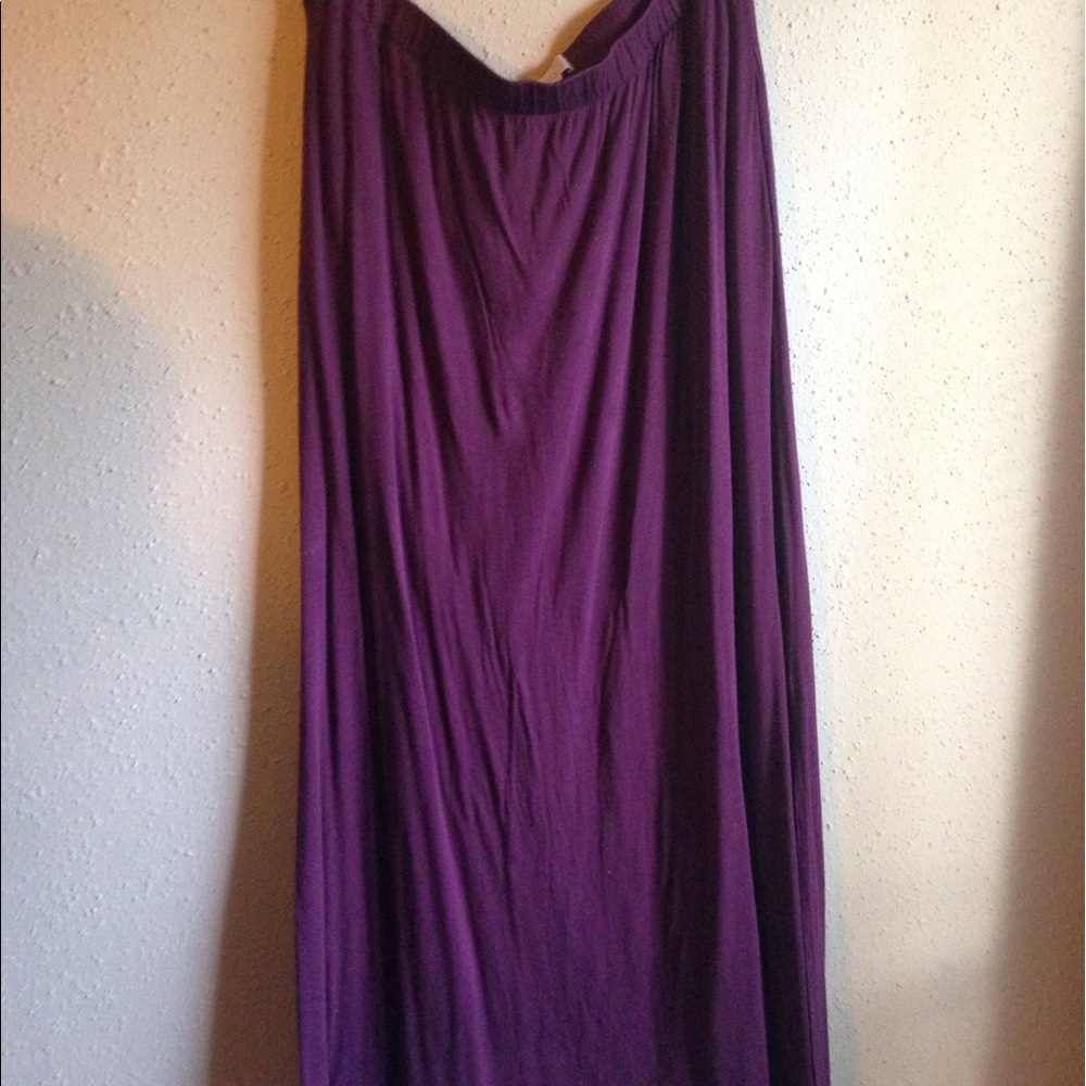 Wine colored, maxi skirt with pockets