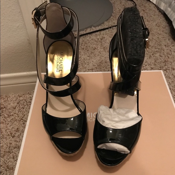 Michael Kors Gabriella Wedges - Picture 2 of 4