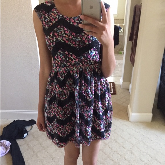 Black floral dress - Picture 1 of 2