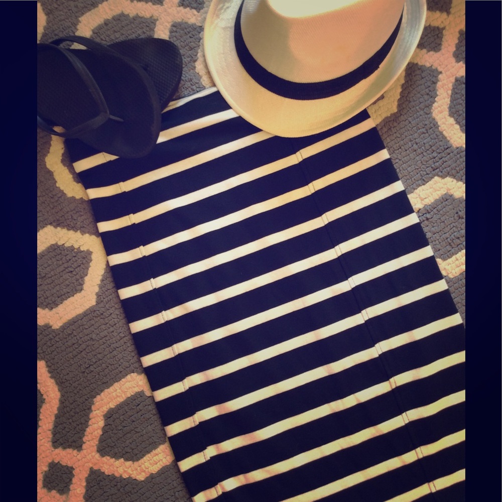 🌸SALE!NWT black/white skirt by Sociology sz S