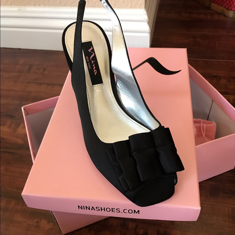 Mia black shoe with bow detail.
