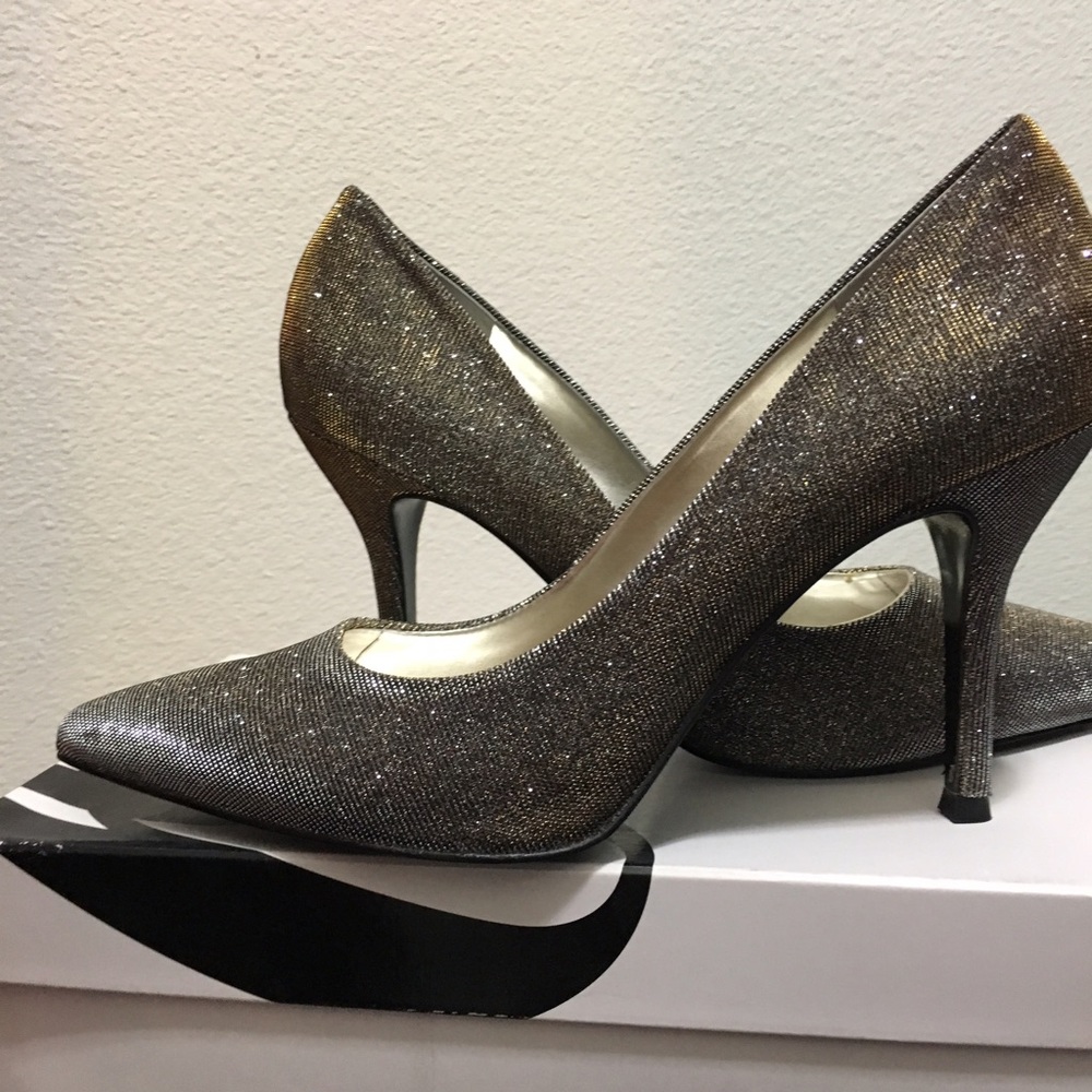 NineWest Metallic Pumps