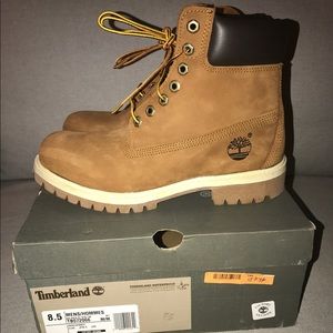 Timberland 6" size 8.5 brand new