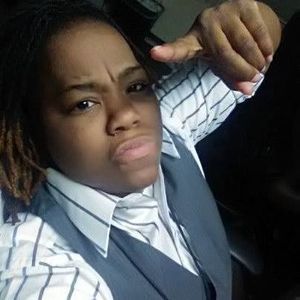 Meet your Posher, Tee