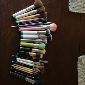 Huge 30 piece pro makeup brush collection