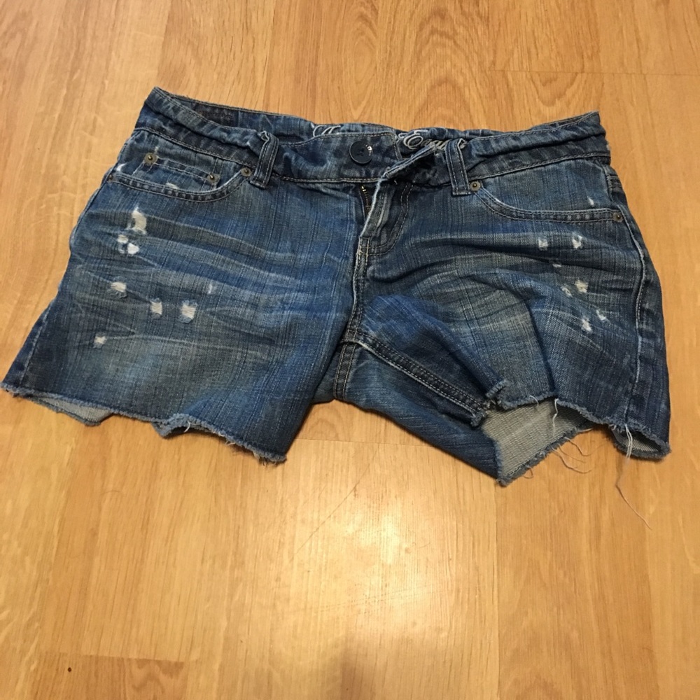American Eagle distressed blue jean shorts