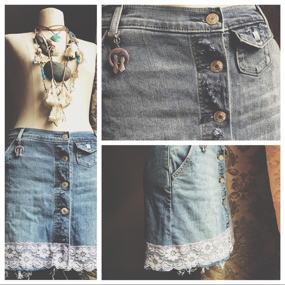 Skirt Love Birds Button Down Altered Skirt
4XHPπ΅π΅π΅π΅ - Picture 4 of 8