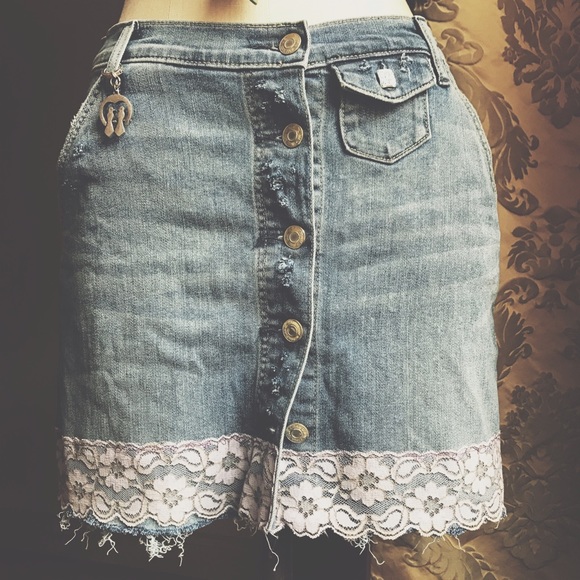 Skirt Love Birds Button Down Altered Skirt
4XHPπ΅π΅π΅π΅ - Picture 2 of 8