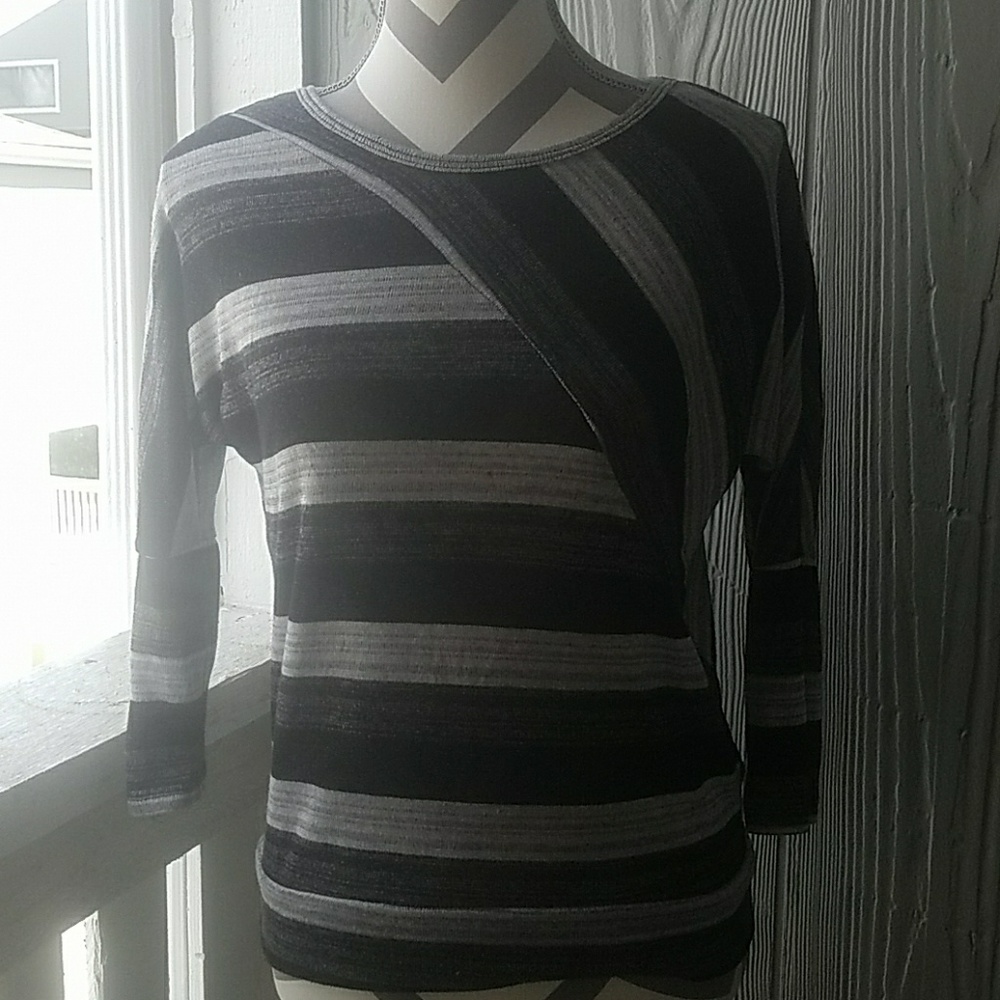 Lightweight striped top