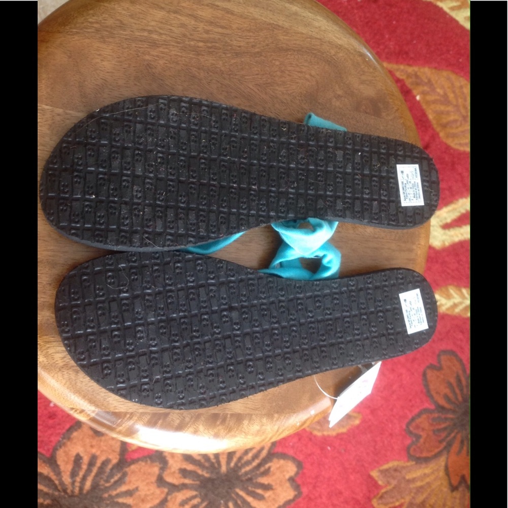 NWT Sanuk Yoga Triangle Sandals - Picture 5 of 5