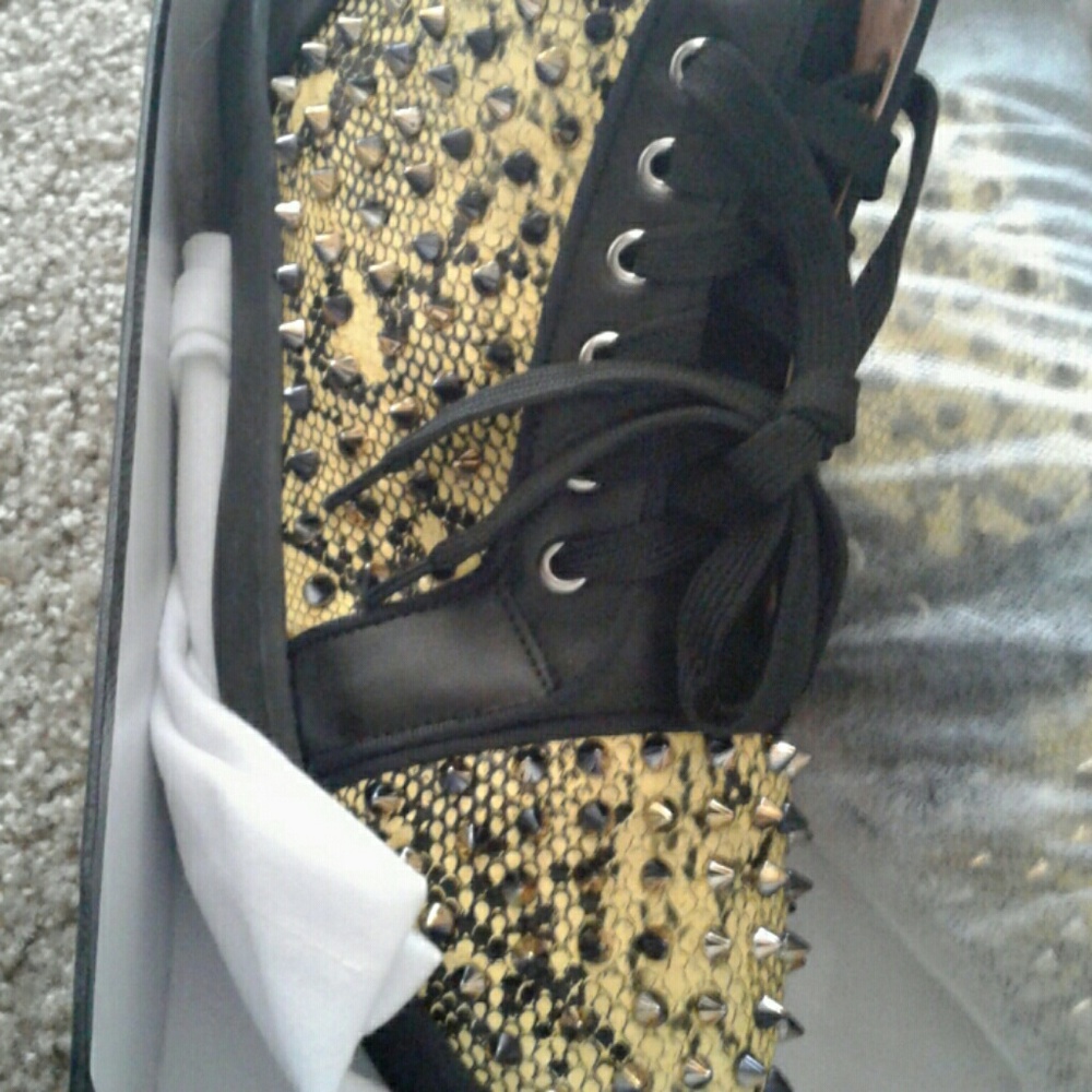 Shoes - Picture 2 of 2