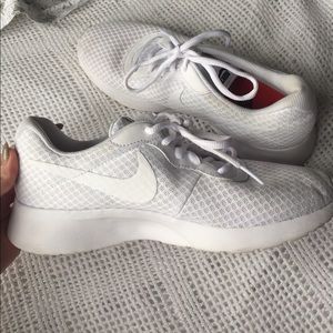 Nike women's tanjun shoe