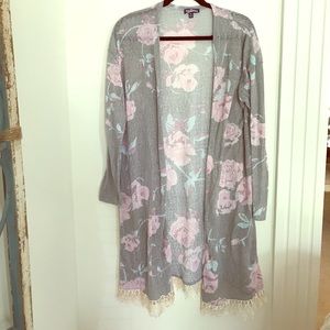 Light Patterned Cardigan with Lace detail!