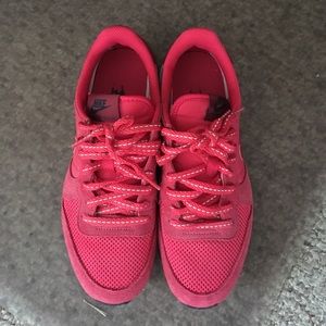 Nike internationalist sneakers