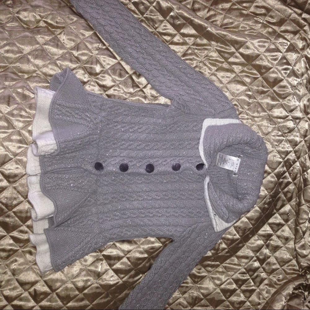 Max Studios gray and white sweater.