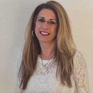 Meet your Posher, Carolyn