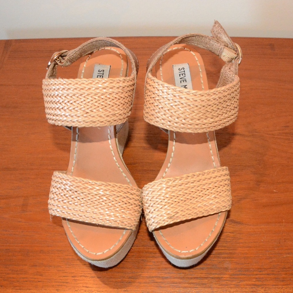 Steve Madden tan and canvas platform wedges size 6