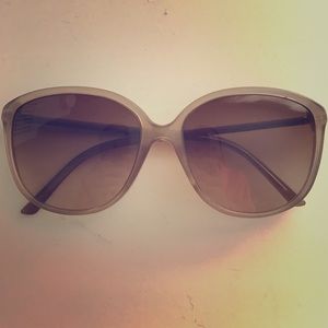 Burberry Sunglasses! 🔹
