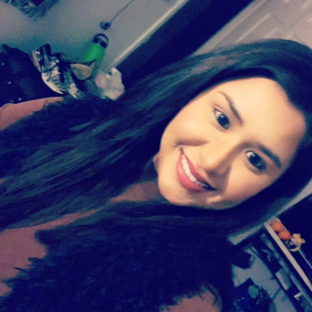 Meet your Posher, Estefani