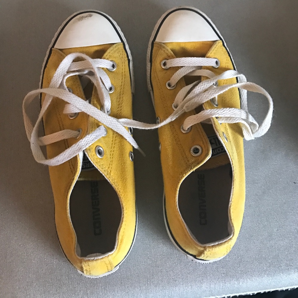 Youth converse size 3