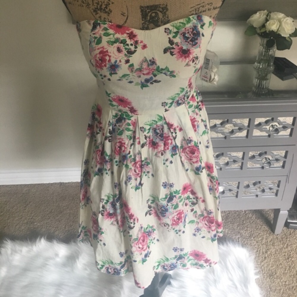 Brand New Floral Dress *RESERVED*