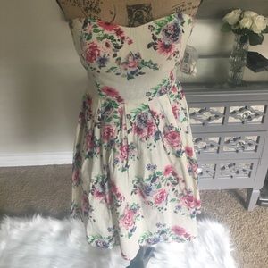 Brand New Floral Dress *RESERVED*