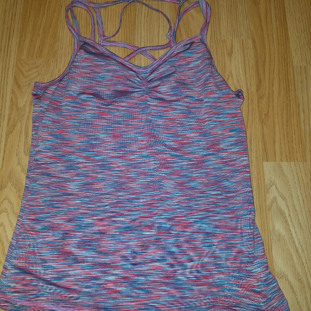 Dillards workout shirt size small