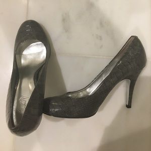 Jessica Simpson Grey patent crocodile heel