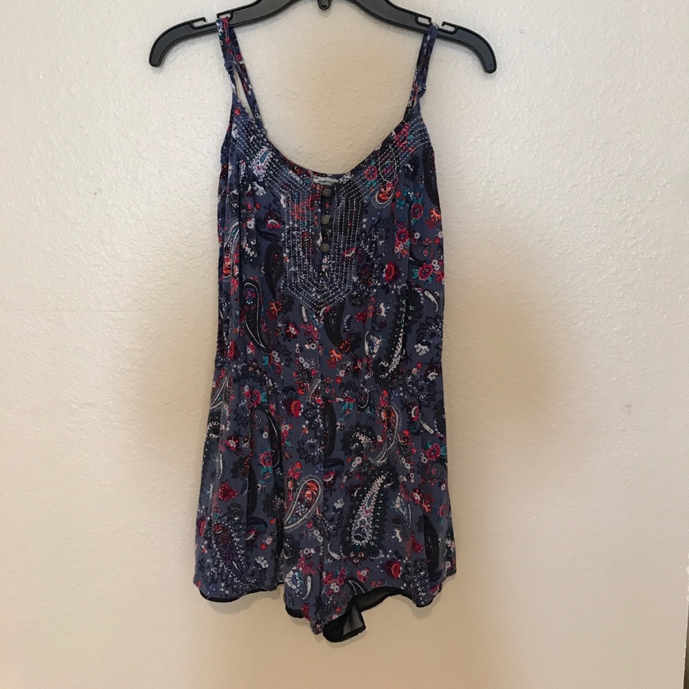 Very cute printed romper with Adjustable Straps!!