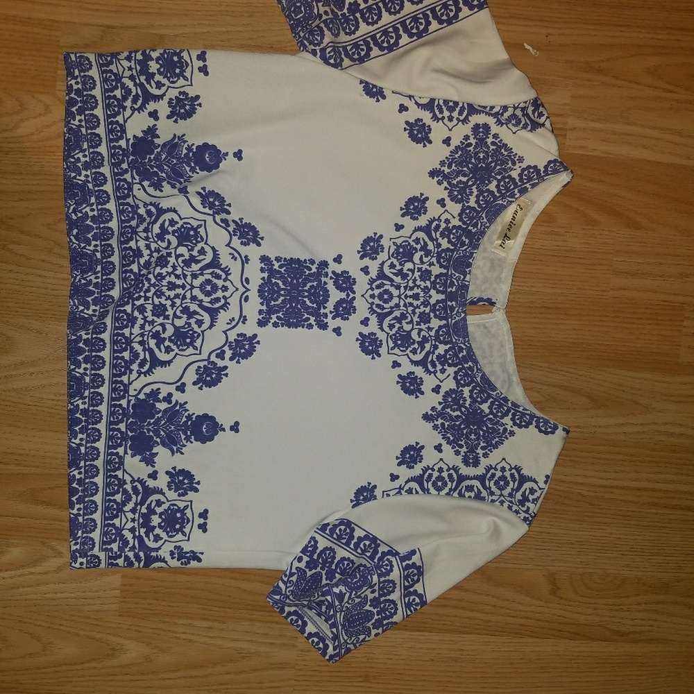 Euniee lai top size small