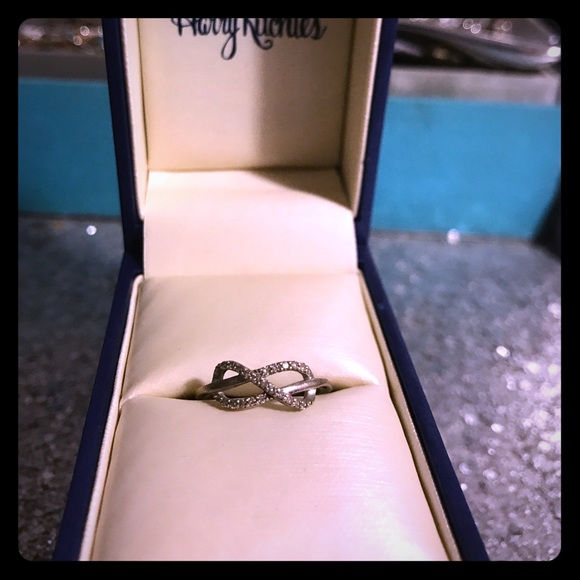Promise ring - Picture 1 of 2