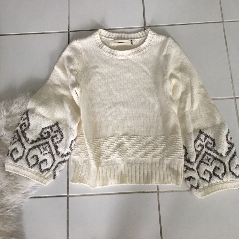 Eternal sunshine cream sweater/grey sleeve detail